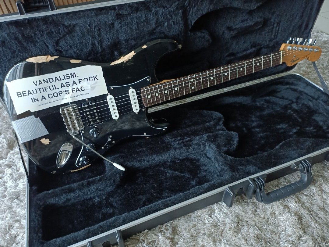 Fender Kurt Cobain Vandalism Stratocaster 1993-94 Made in Japan with Hard Case