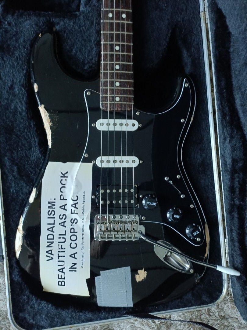 Fender Kurt Cobain Vandalism Stratocaster 1993-94 Made in Japan with Hard Case