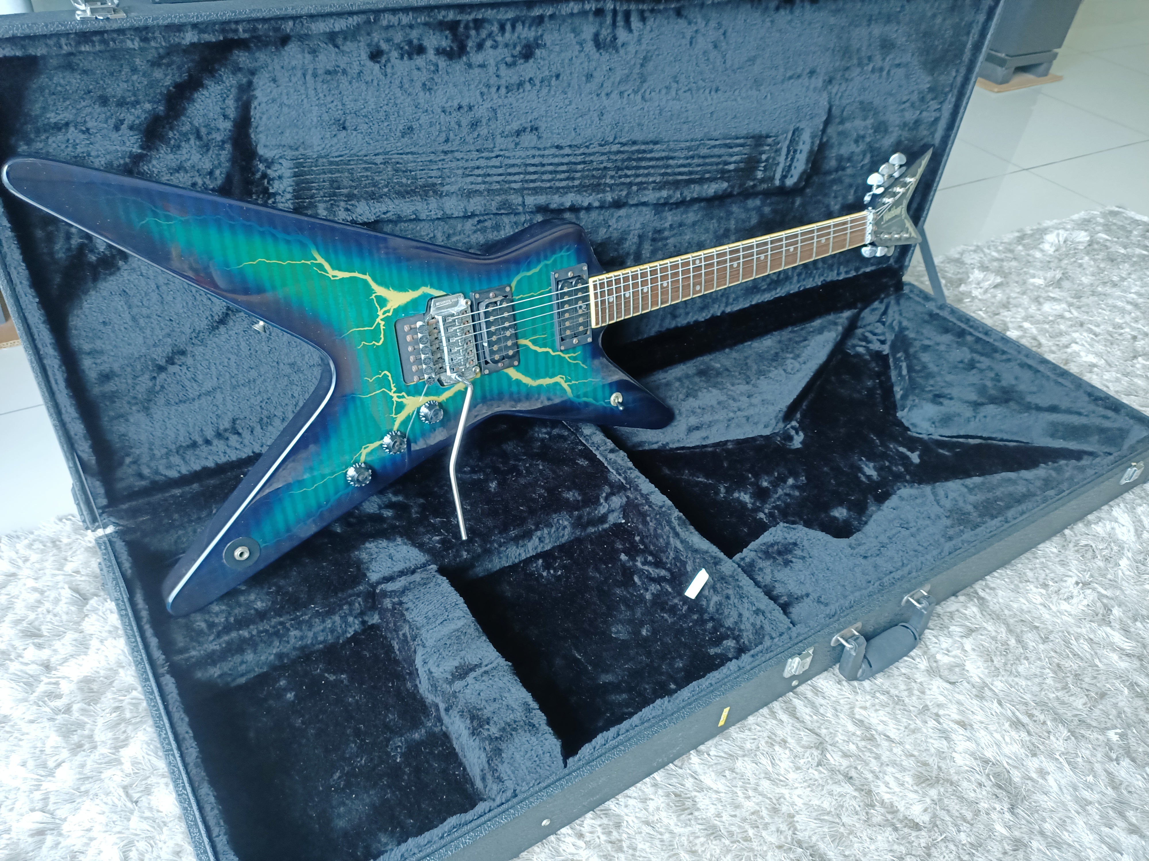 *Rare* Washburn Dime 333 Lightning Dimebolt Dimebag Darrell Signature  Guitar with Hard Case (FREE SHIPPING)