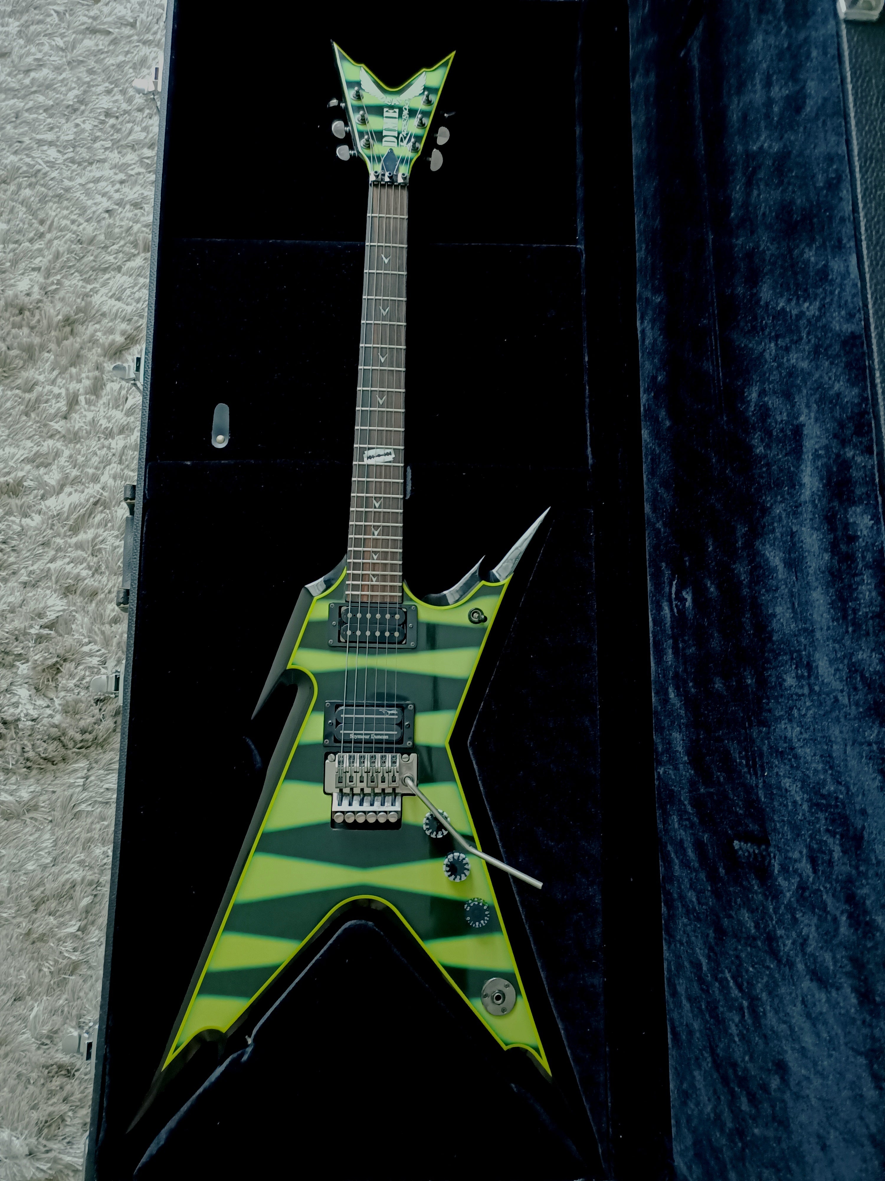 Dean Dime Razorback Bumblebee Slime Green Signature Guitar with Hard C –  Geni Guitars