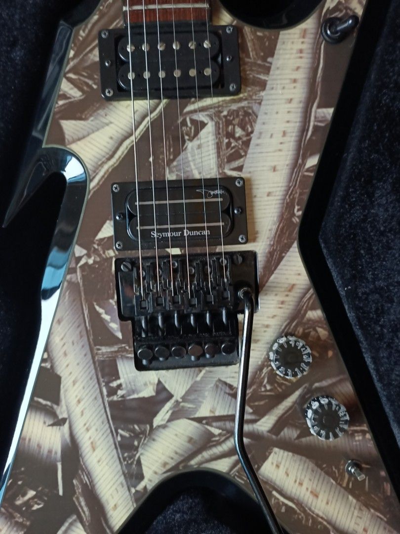 *SOLD* Dean Signature Dimebag Darrell Razorback Bone Shards Floyd Rose Seymour Duncan Pickup Electric Guitar with Hard Case (FREE SHIPPING)