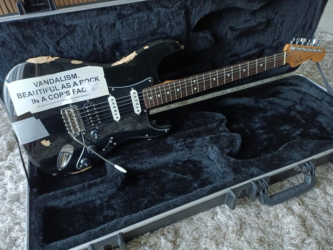 Fender Kurt Cobain Vandalism Stratocaster 1993-94 Made in Japan with Hard  Case (FREE SHIPPING)