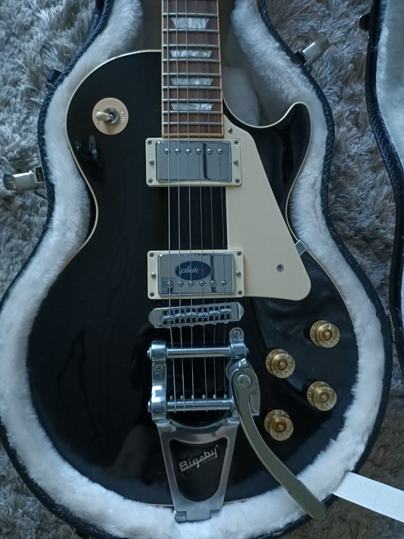 *SOLD* Gibson USA Les Paul Traditional Bigsby 2011 - Ebony with Hard Case (FREE SHIPPING)